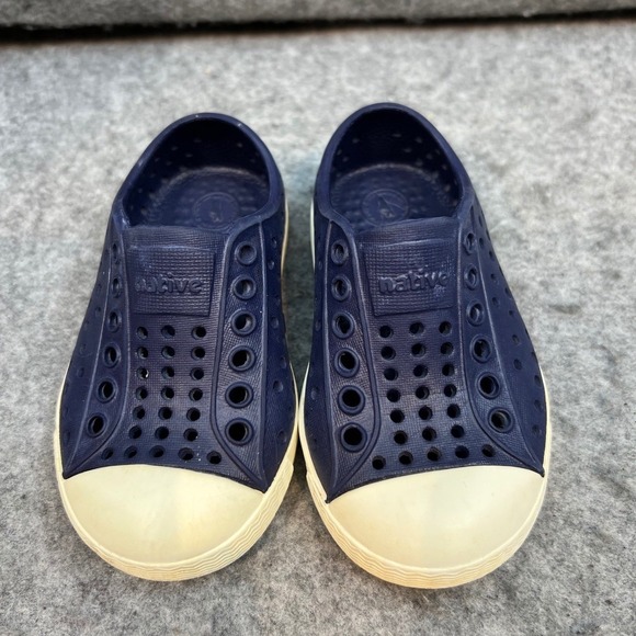 Native‎ Jefferson Slip On Navy Blue Casual Everyday Shoes Baby Size 5 - Picture 1 of 8
